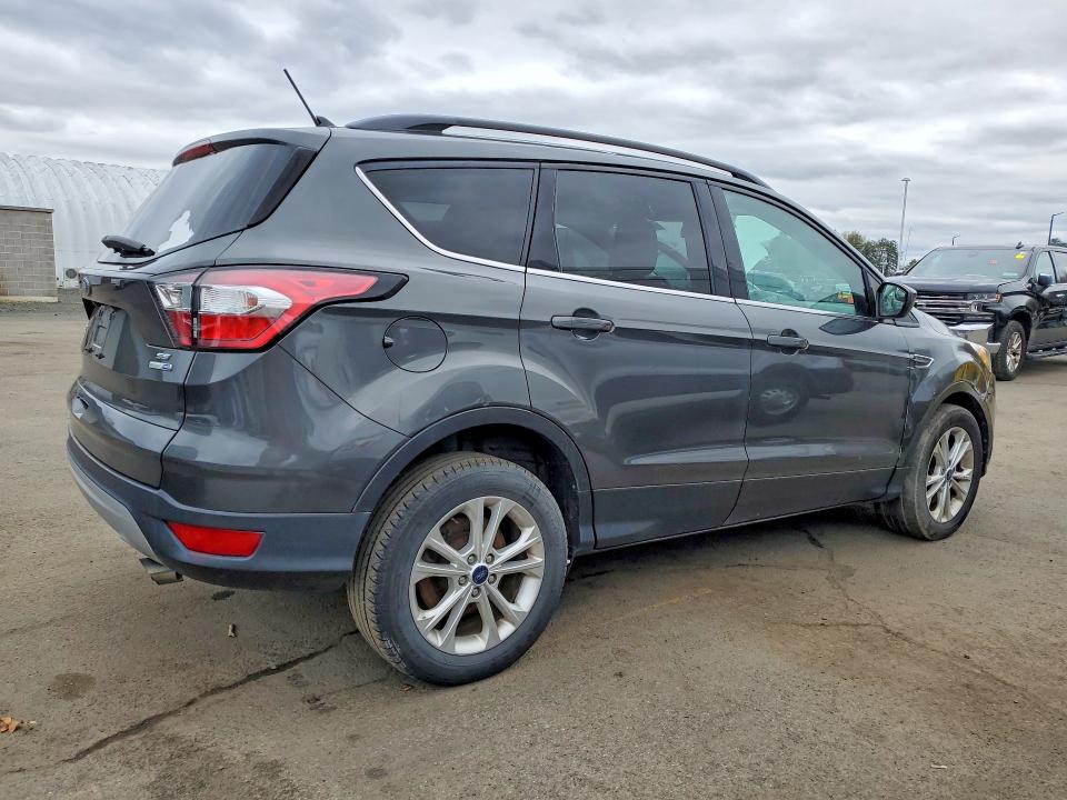 Photo 3 from auction – 2018 FORD ESCAPE with VIN 1FMCU9GD7JUA70065