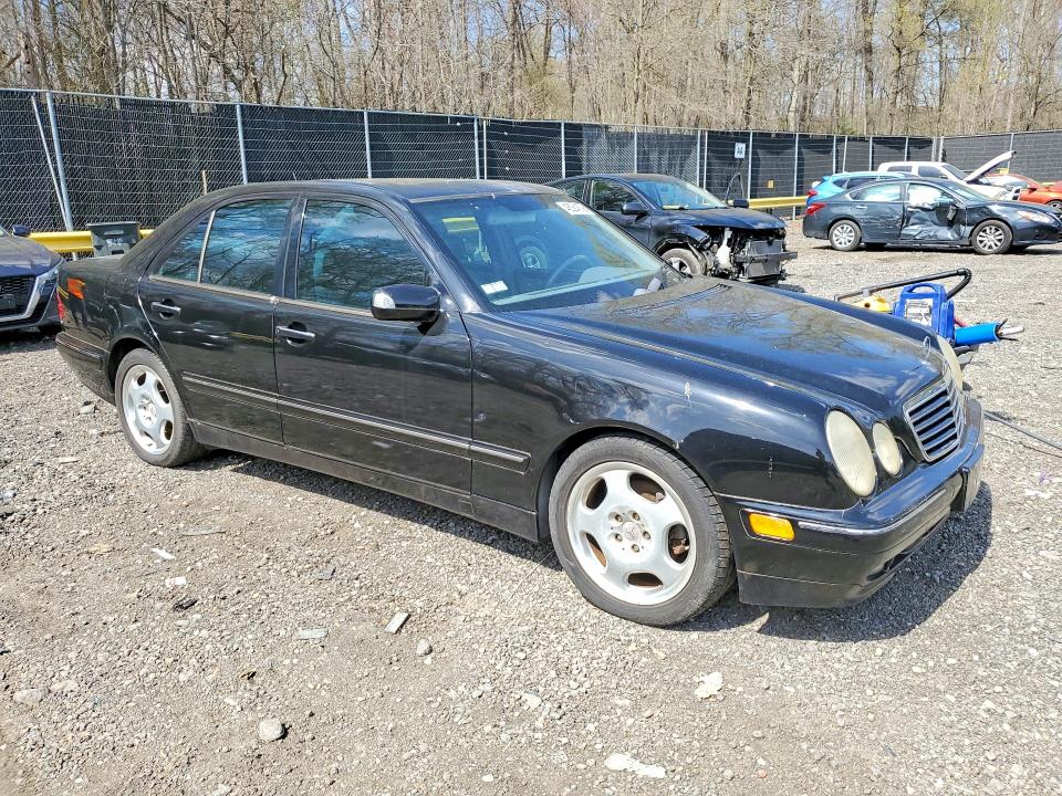 Photo 4 from auction – 2001 MERCEDES-BENZ E with VIN WDBJF70J81B273261