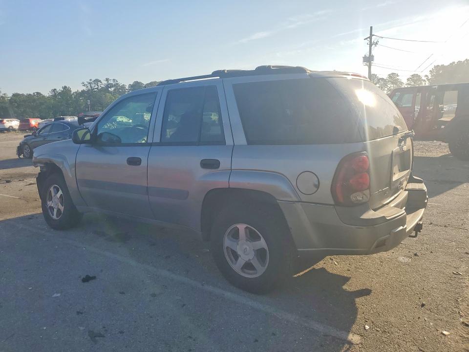 Photo 2 from auction – 2005 CHEVROLET TRAILBLAZER with VIN 1GNDS13S752114711