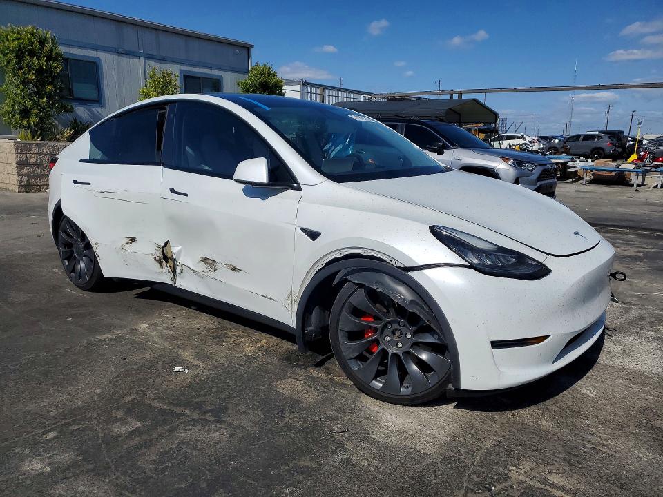 Photo 4 from auction – 2021 TESLA MODEL Y with VIN 5YJYGDEF3MF072143