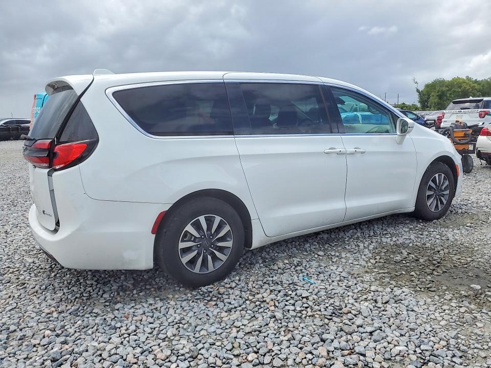Photo 3 from auction – 2022 CHRYSLER PACIFICA with VIN 2C4RC1L70NR207322