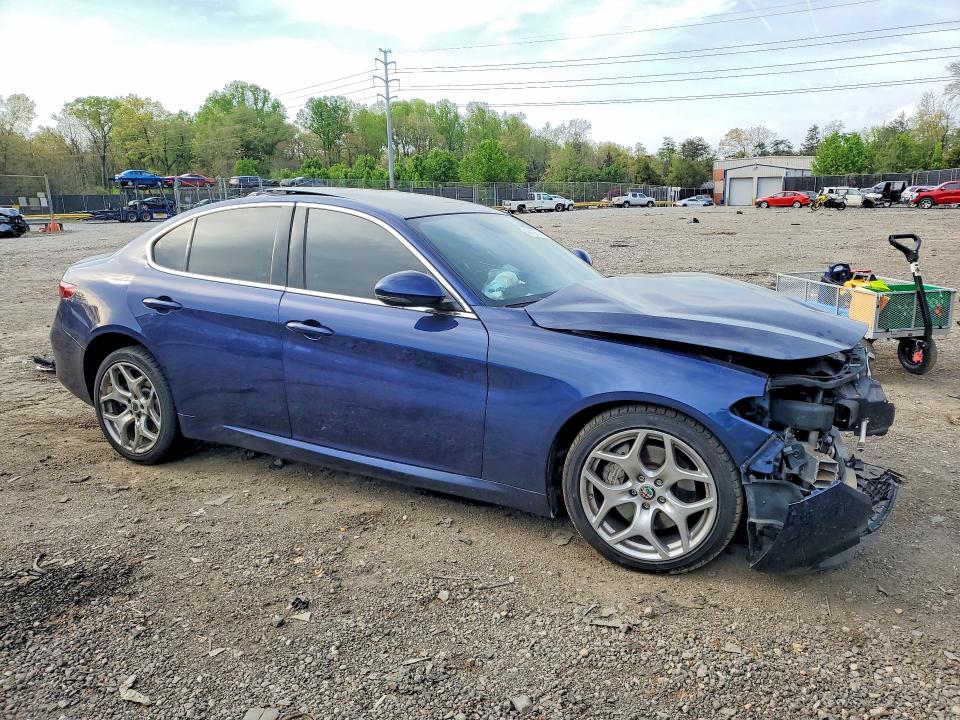 Photo 4 from auction – 2018 ALFA ROMEO GIULIA with VIN ZARFAEEN2J7593643