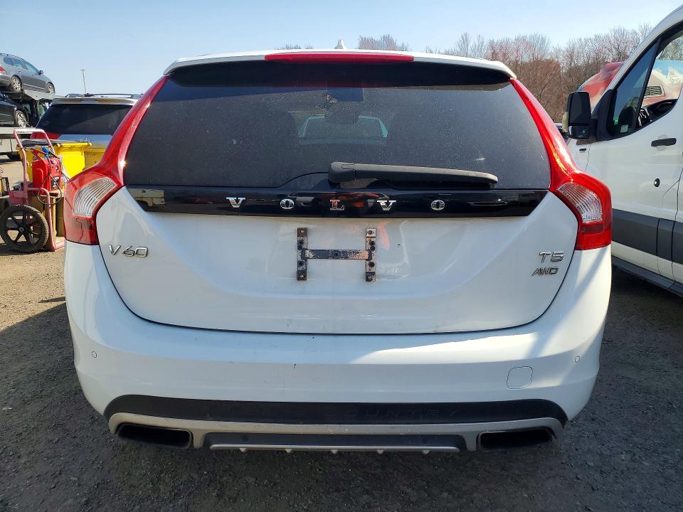 Photo 6 from auction – 2015 VOLVO V60 CROSS COUNTRY with VIN YV4612HK1F1000646