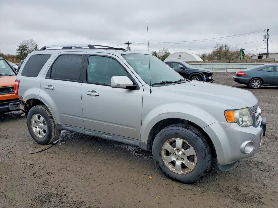 Photo 4 from auction – 2011 FORD ESCAPE with VIN 1FMCU0E70BKB17717