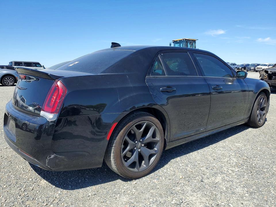 Photo 3 from auction – 2020 CHRYSLER 300 with VIN 2C3CCABG8LH212525