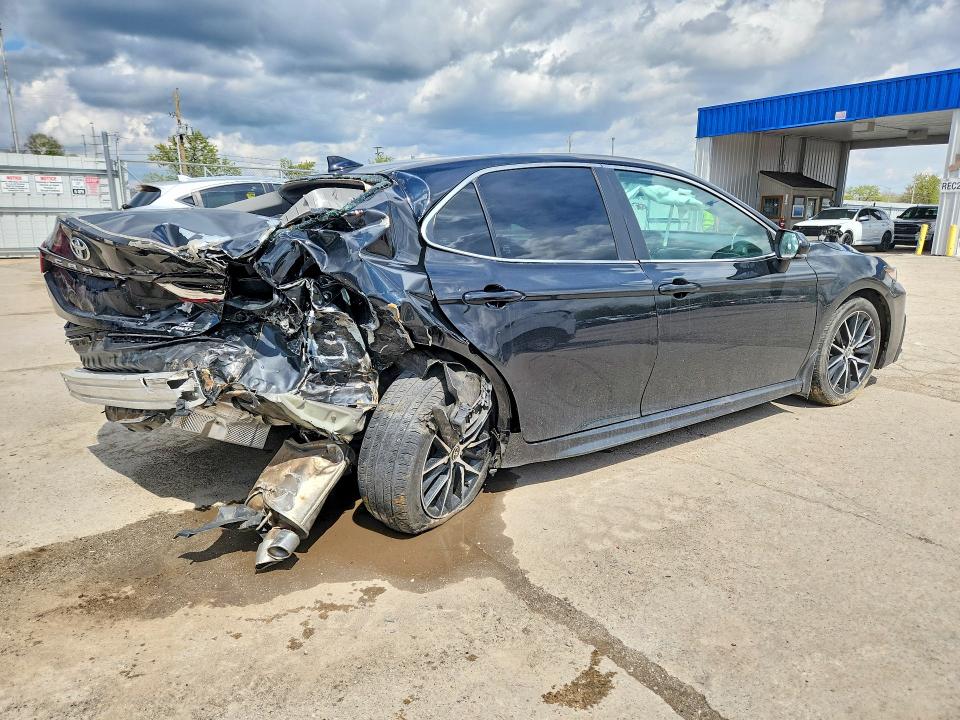 Photo 3 from auction – 2023 TOYOTA CAMRY with VIN 4T1G11BK9PU104016