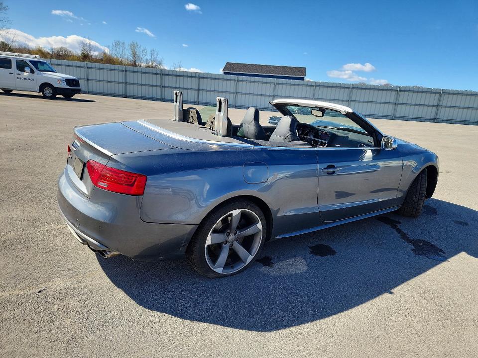 Снимка 3 от търг – 2015 AUDI S5 с VIN WAUCGAFH5FN006333