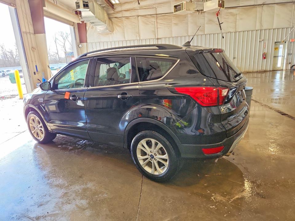 صورة رقم 2 من المزاد - 2019 FORD ESCAPE مع VIN 1FMCU9HD2KUB88606