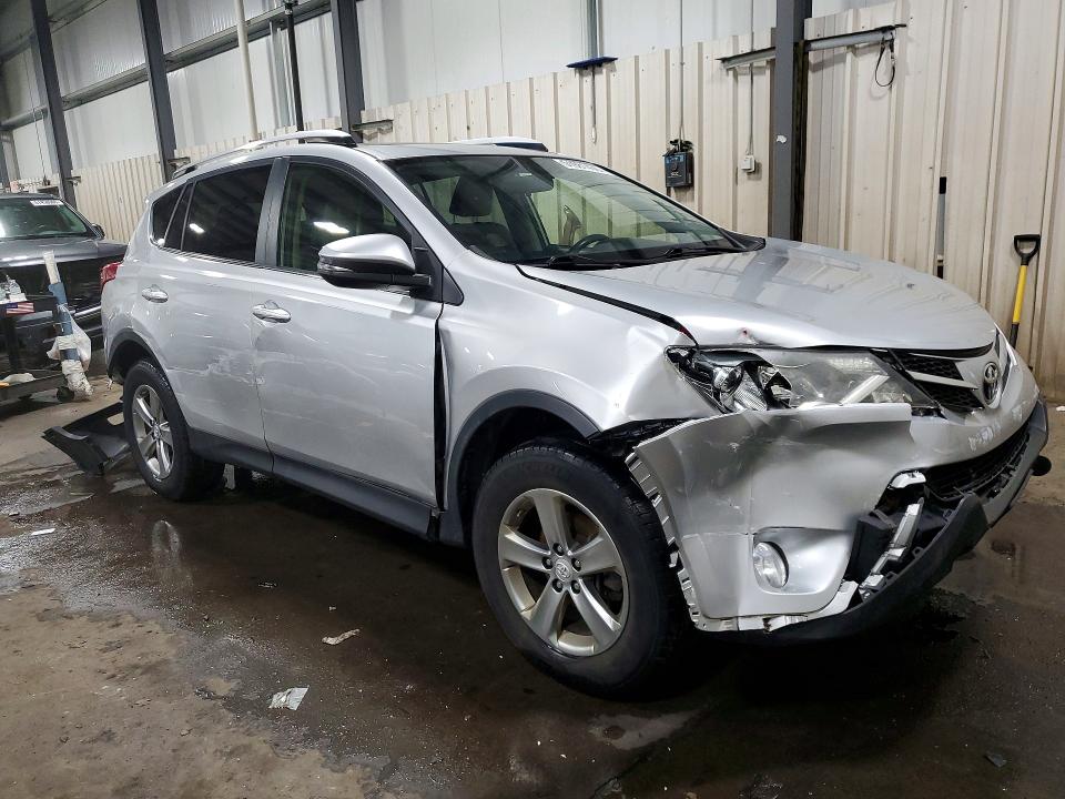 Photo 4 from auction – 2015 TOYOTA RAV4 with VIN JTMRFREV3FD100142