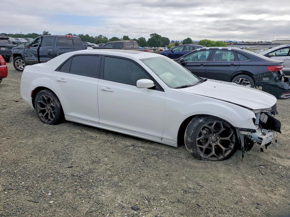 Photo 4 from auction – 2016 CHRYSLER 300 with VIN 2C3CCABG8GH269247