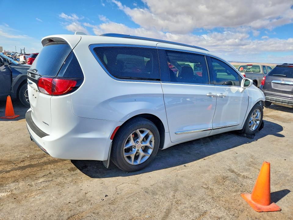 Photo 3 from auction – 2018 CHRYSLER PACIFICA with VIN 2C4RC1EG7JR271302