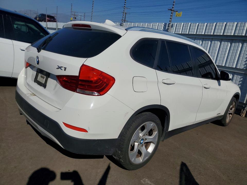 Photo 3 from auction – 2015 BMW X1 with VIN WBAVM1C54FVW56833