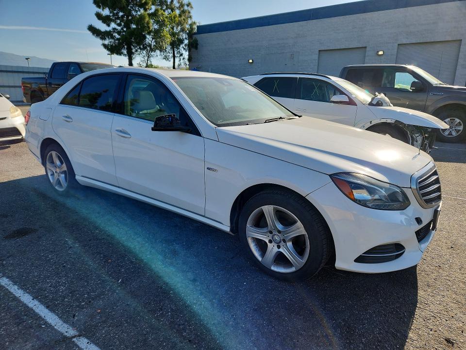 Photo 4 from auction – 2015 MERCEDES-BENZ E with VIN WDDHF0EB4FB129714