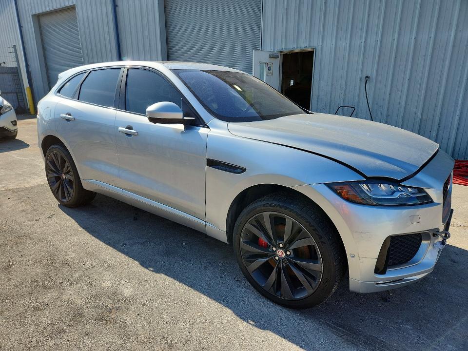 Photo 4 from auction – 2017 JAGUAR F-PACE with VIN SADCP2BV7HA063829