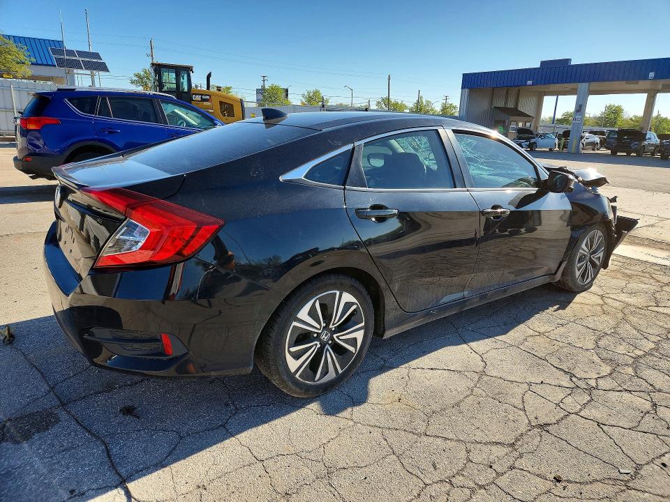 Photo 3 from auction – 2016 HONDA CIVIC with VIN 2HGFC1F30GH642041