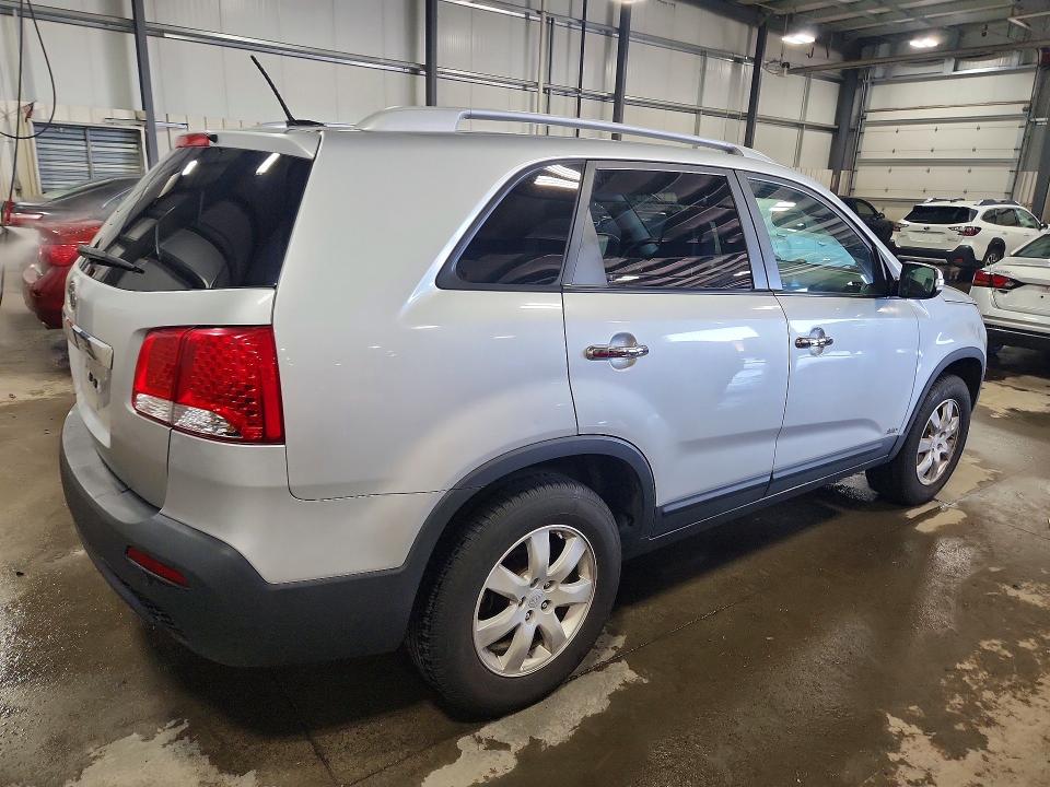Photo 3 from auction – 2011 KIA SORENTO with VIN 5XYKTDA12BG096984
