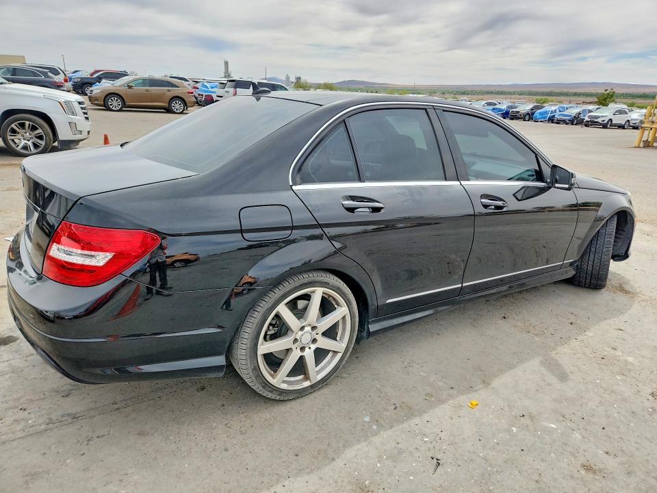Photo 3 from auction – 2014 MERCEDES-BENZ C with VIN WDDGF4HBXEA965191