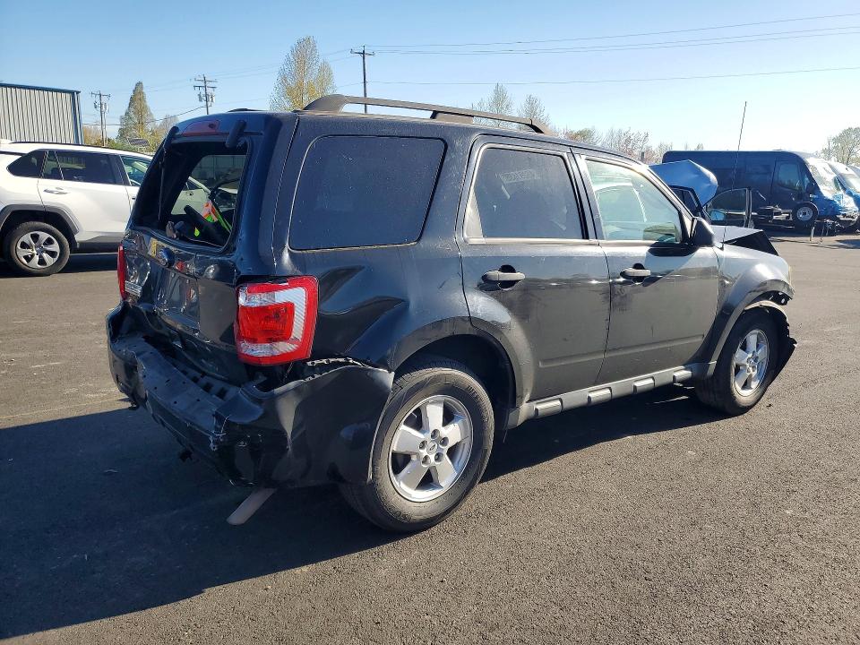 Photo 3 from auction – 2010 FORD ESCAPE with VIN 1FMCU0D73AKD38809