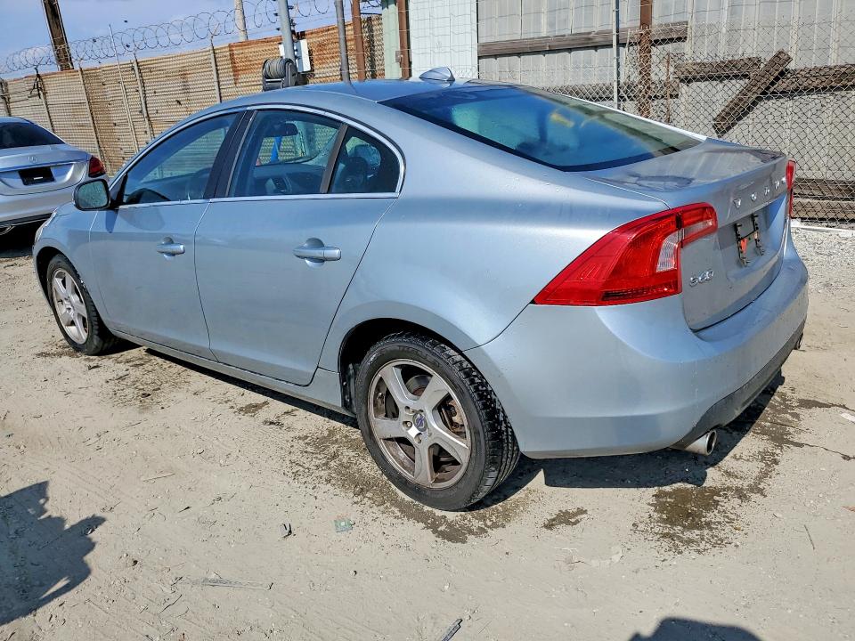 Photo 2 from auction – 2013 VOLVO S60 with VIN YV1612FS7D2201572
