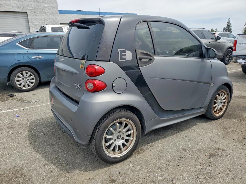 Photo 3 from auction – 2014 SMART FORTWO with VIN WMEEJ9AA3EK729623