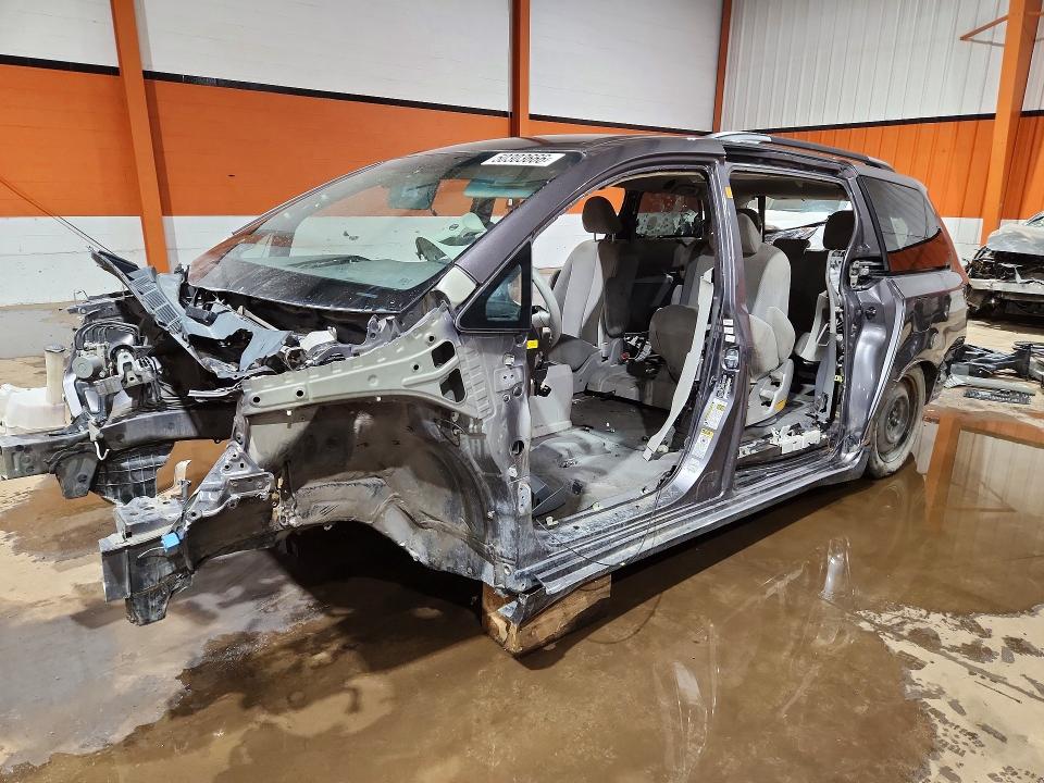 2011 TOYOTA SIENNA - Търг №50303666