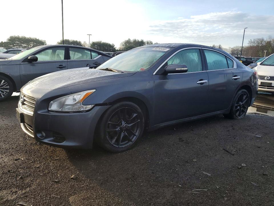 2010 NISSAN MAXIMA