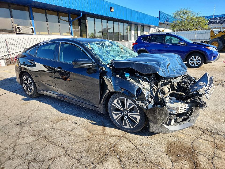 Photo 4 from auction – 2016 HONDA CIVIC with VIN 2HGFC1F30GH642041