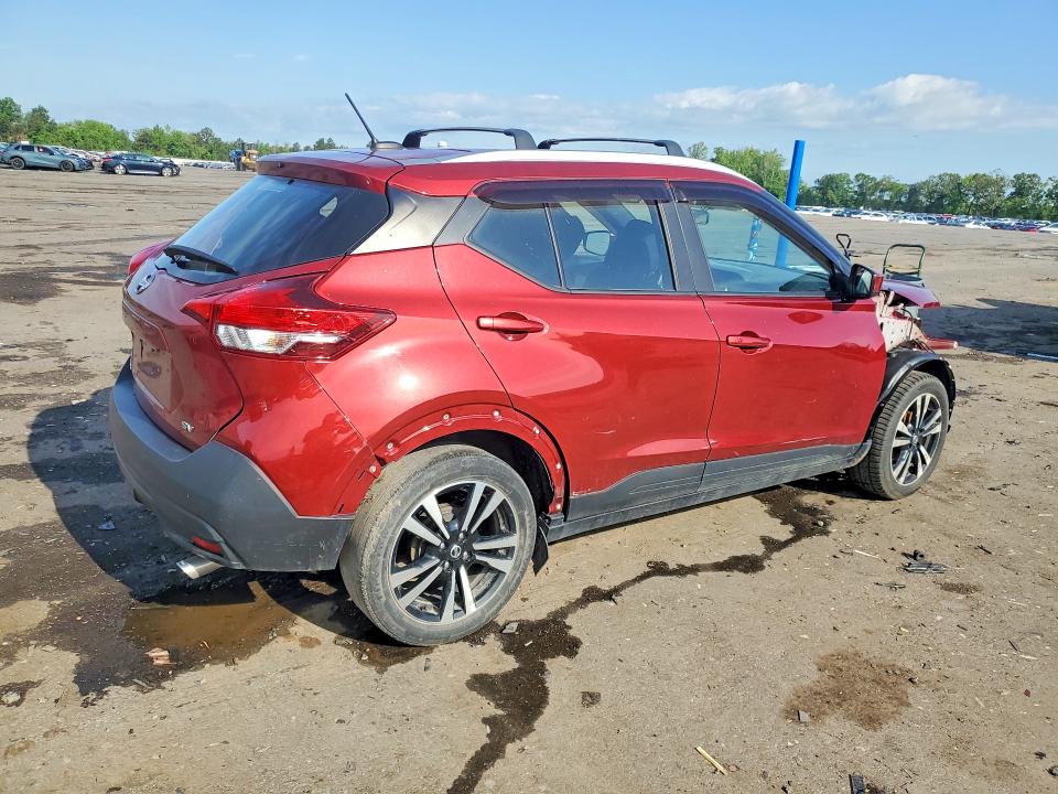 Снимка 3 от търг – 2018 NISSAN KICKS с VIN 3N1CP5CU3JL521676