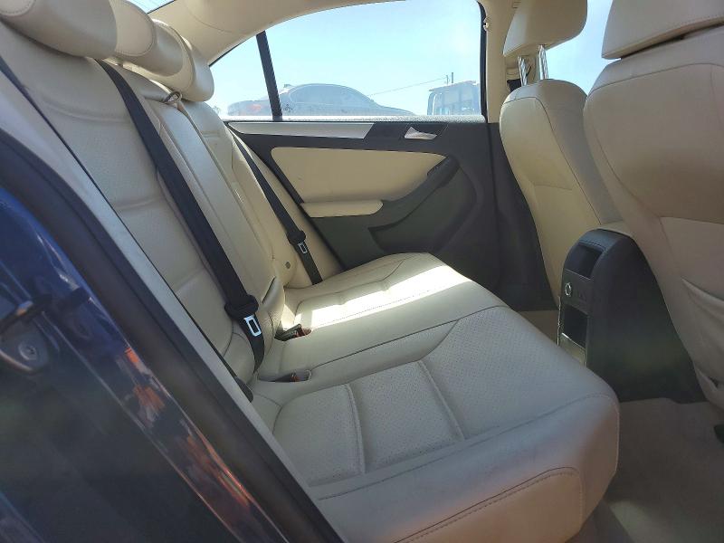 Photo 10 from auction – 2014 VOLKSWAGEN JETTA with VIN 3VWD17AJ1EM376593