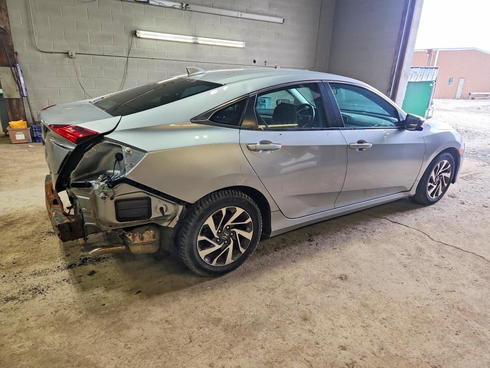 Photo 3 from auction – 2018 HONDA CIVIC with VIN 19XFC2F7XJE203133