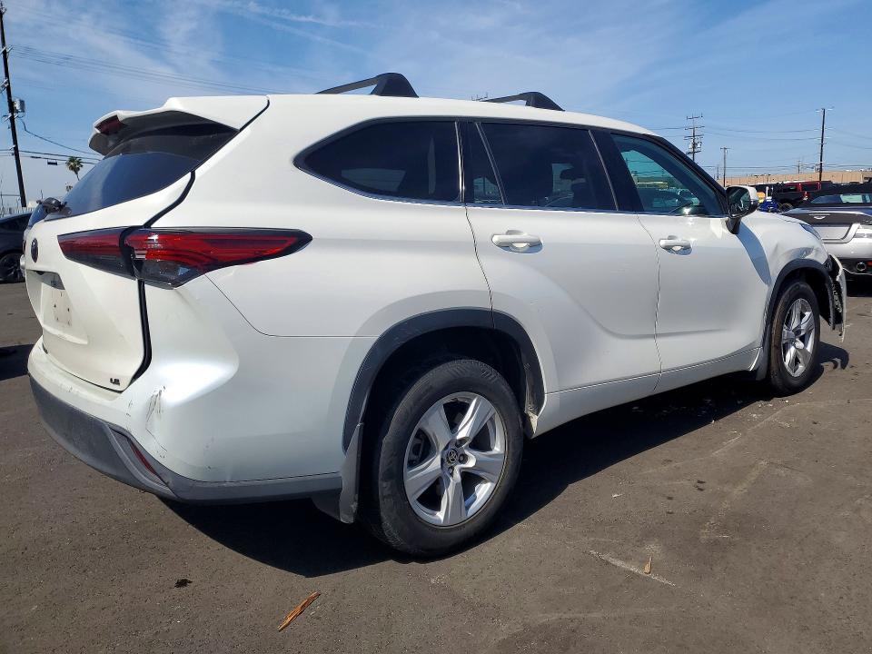 Photo 3 from auction – 2021 TOYOTA HIGHLANDER with VIN 5TDZZRAHXMS057492