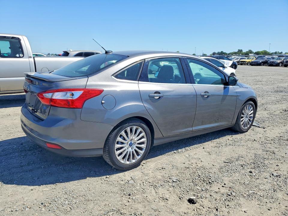 Photo 3 from auction – 2012 FORD FOCUS with VIN 1FAHP3J21CL422870
