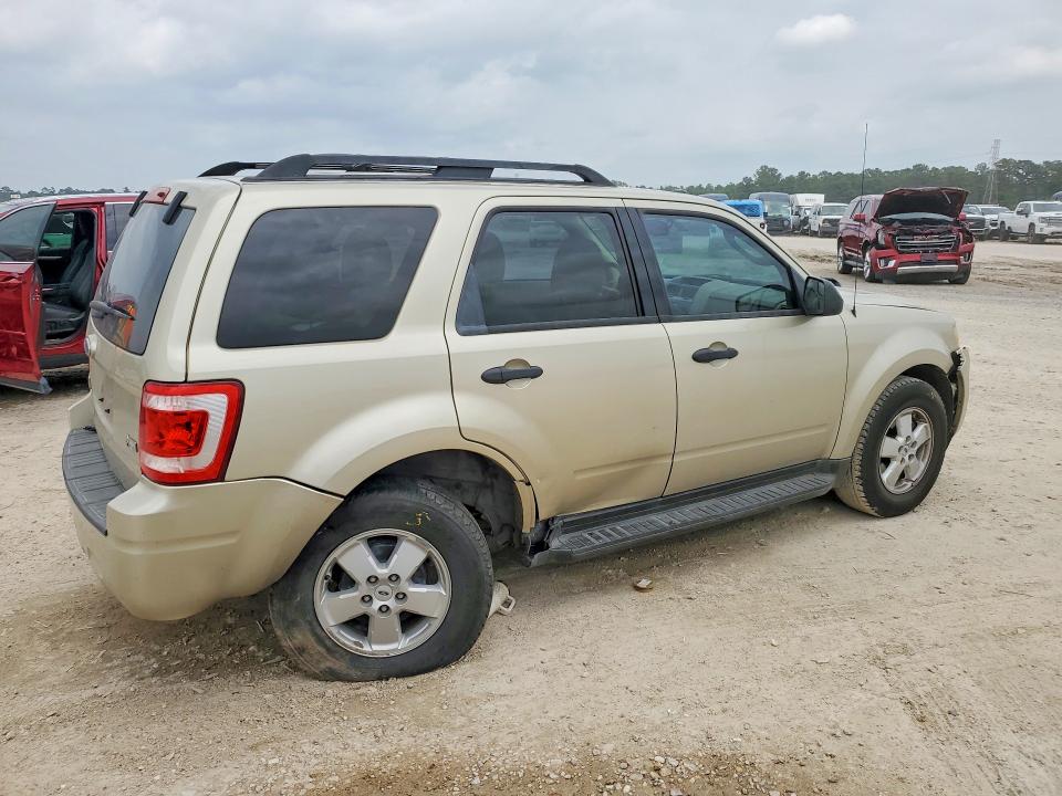 Photo 3 from auction – 2011 FORD ESCAPE XLT with VIN 1FMCU0DG0BKB88918