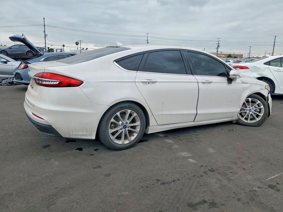 Photo 3 from auction – 2020 FORD FUSION with VIN 3FA6P0MU6LR170649