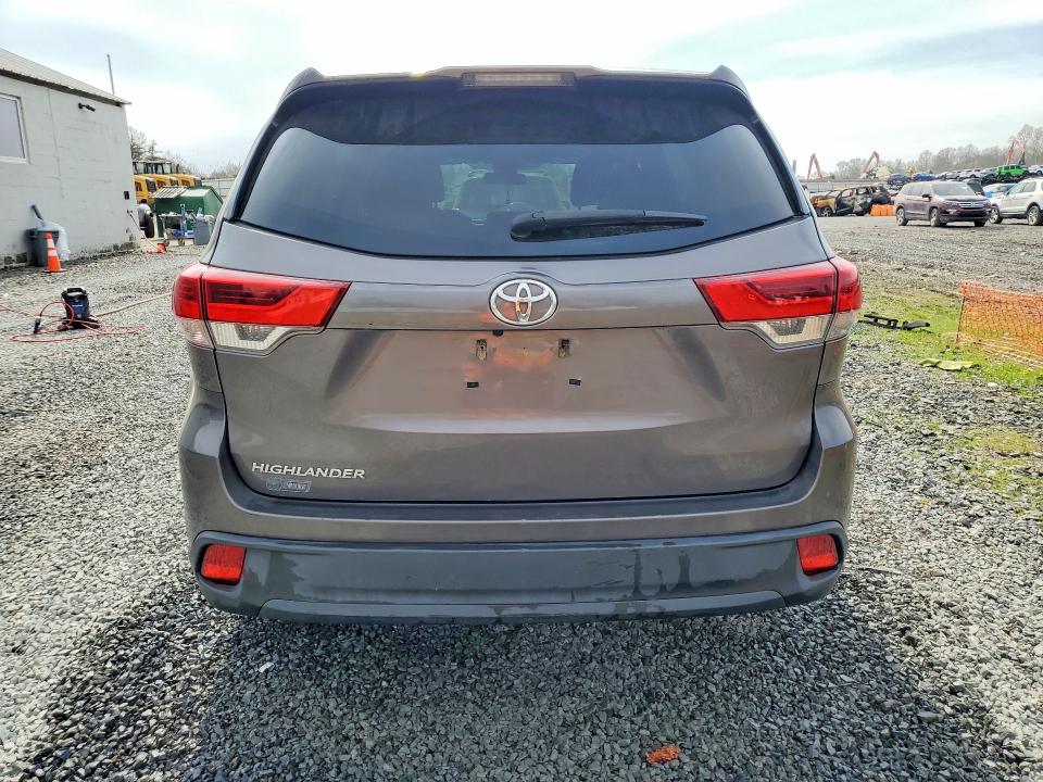 Photo 6 from auction – 2017 TOYOTA HIGHLANDER with VIN 5TDZARFH8HS024397