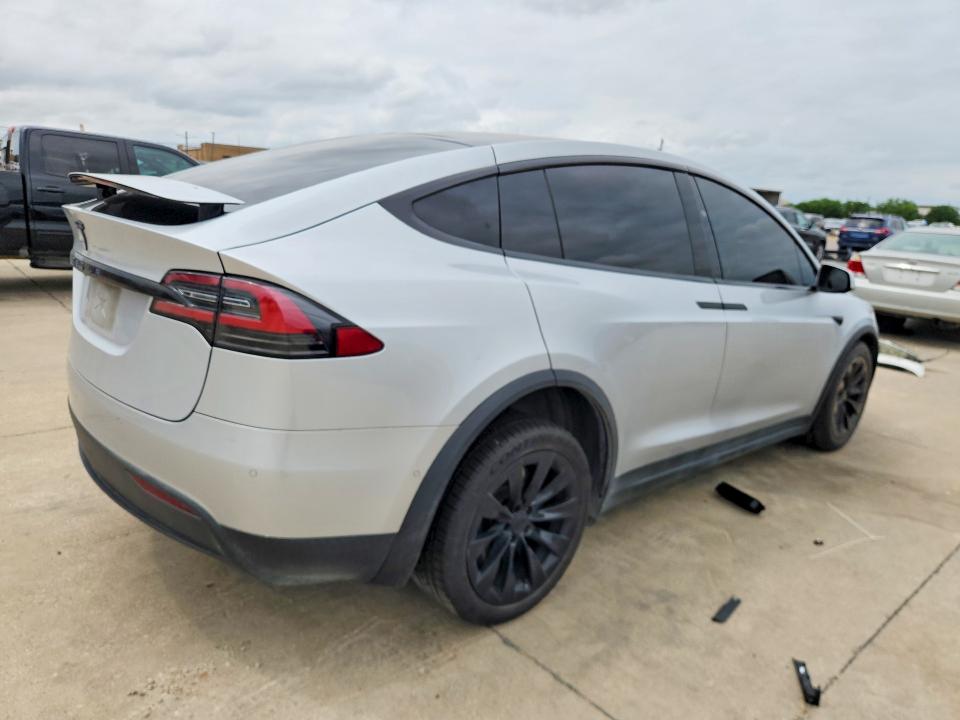 Photo 3 from auction – 2017 TESLA MODEL X with VIN 5YJXCDE27HF051449