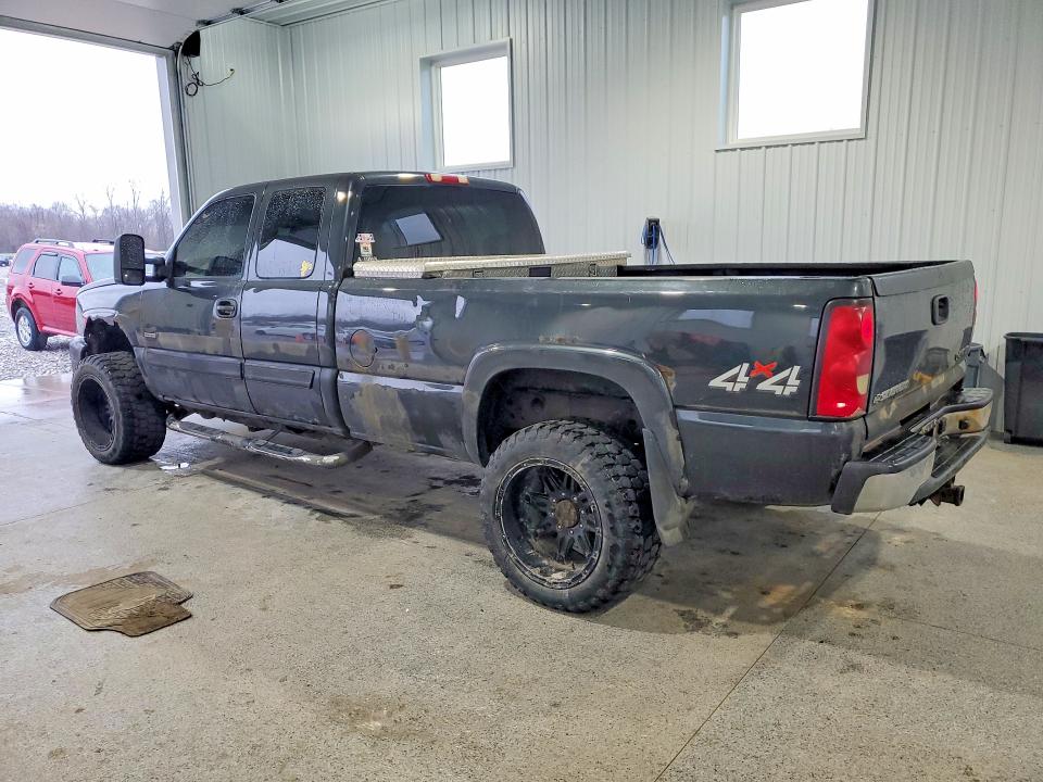 Photo 2 from auction – 2004 CHEVROLET SILVERADO with VIN 1GCHK29204E271677