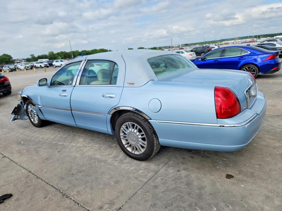 Photo 2 from auction – 2008 LINCOLN TOWN CAR with VIN 2LNHM82V58X645170