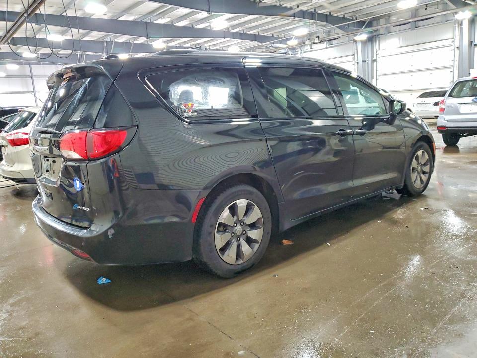 Photo 3 from auction – 2018 CHRYSLER PACIFICA with VIN 2C4RC1L70JR340625