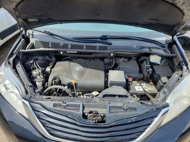 Photo 12 from auction – 2017 TOYOTA SIENNA with VIN 5TDKZ3DCXHS816680