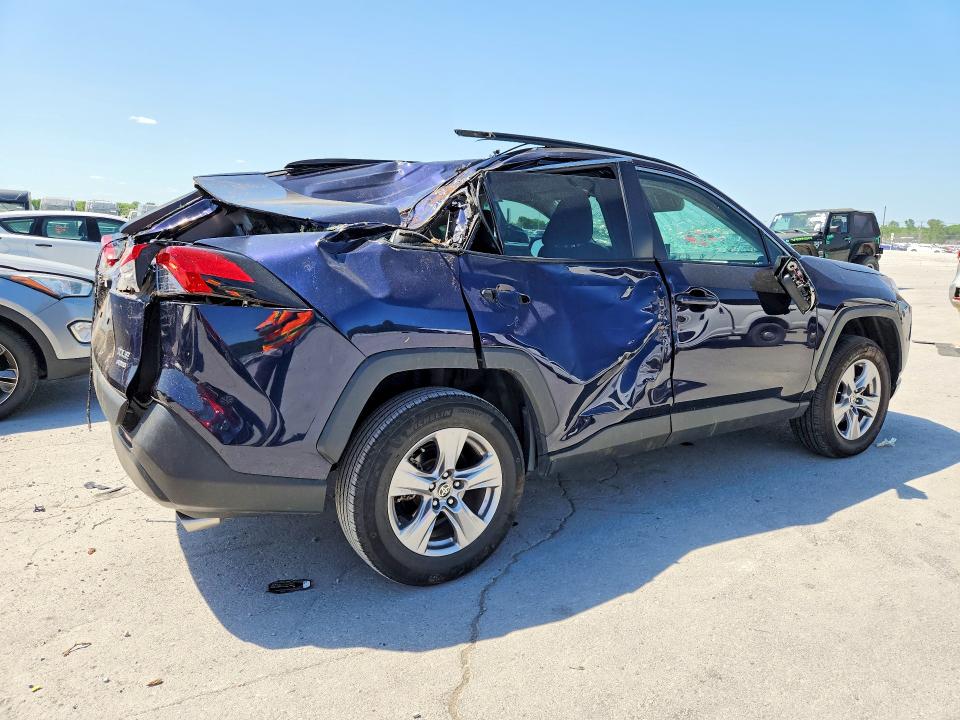 Photo 3 from auction – 2022 TOYOTA RAV4 with VIN 2T3P1RFV0NW291069