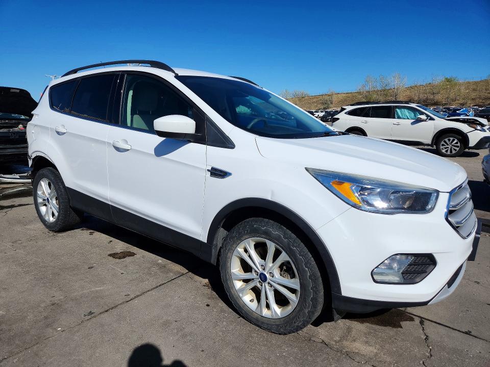 Photo 4 from auction – 2018 FORD ESCAPE with VIN 1FMCU9G9XJUC63452