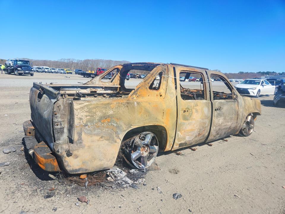 Photo 3 from auction – 2013 CHEVROLET AVALANCHE with VIN 3GNTKGE78DG196767