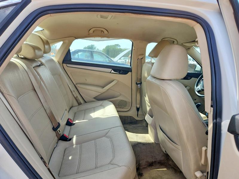 Снимка 10 от търг – 2014 VOLKSWAGEN PASSAT с VIN 1VWAT7A30EC045973