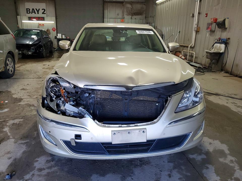 Photo 5 from auction – 2012 HYUNDAI GENESIS with VIN KMHGC4DD9CU184731