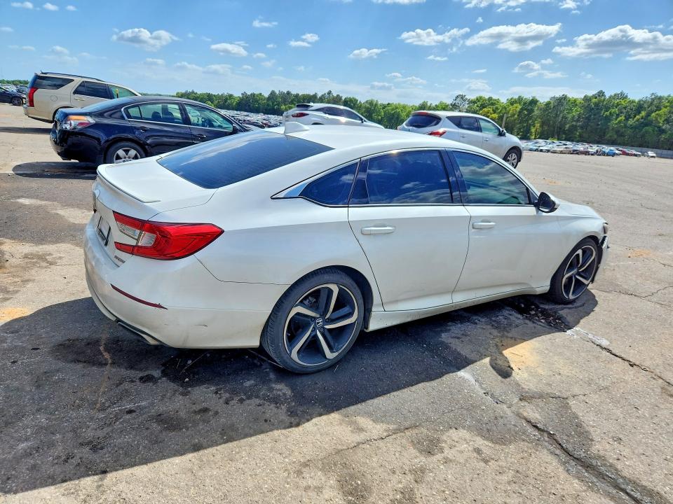 Photo 3 from auction – 2018 HONDA ACCORD with VIN 1HGCV1F33JA225158