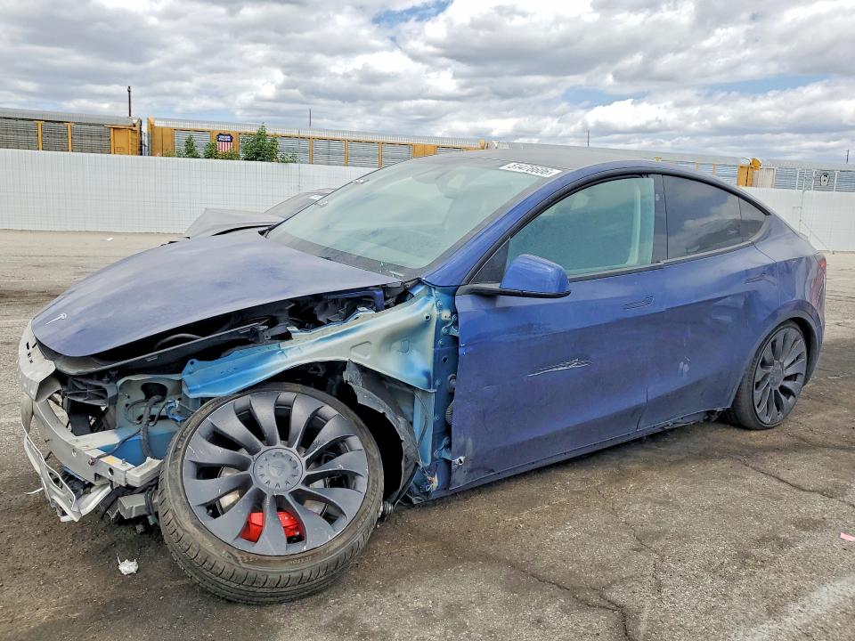 TESLA MODEL Y 2023 con VIN 7SAYGDEF8PF902350 - Foto de la subasta