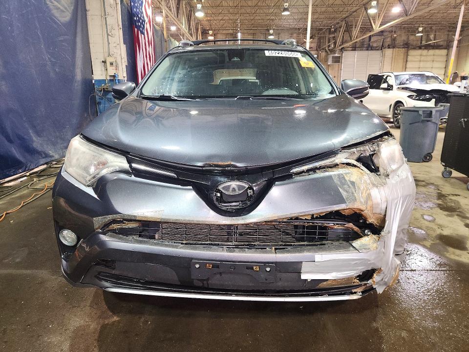 Photo 5 from auction – 2018 TOYOTA RAV4 with VIN JTMRFREV5JD228052