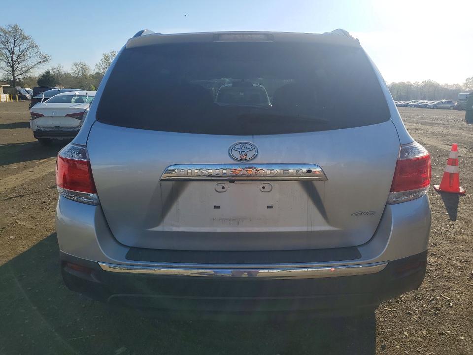 Photo 6 from auction – 2013 TOYOTA HIGHLANDER with VIN 5TDBK3EH6DS190554