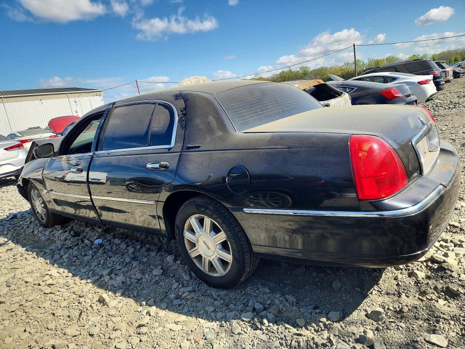 Photo 2 from auction – 2011 LINCOLN TOWN CAR with VIN 2LNBL8EV9BX759412